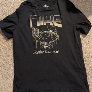 Nike Soothe Your Sole Black and Gold Graphic Men's Tee Size L